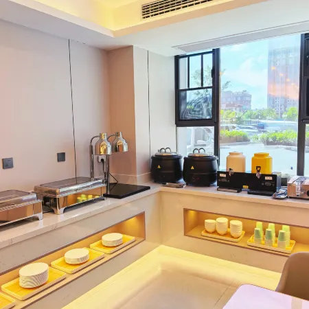 Yashe Hotel (Qianjiang High-Speed Railway Station Ecological Lobster City)
