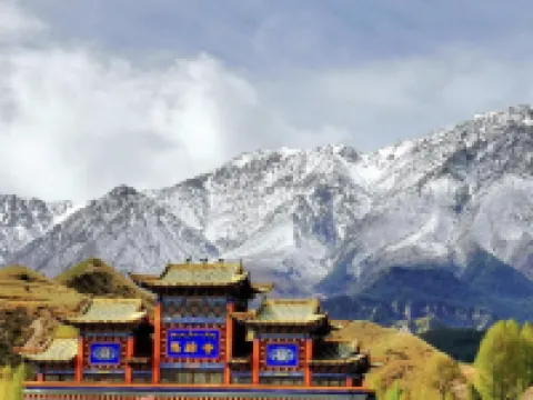 Ma Ti Temple Wolong Villa 粛南ユグル族自治県のホテル