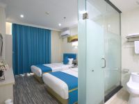 速8酒店(北海银滩海洋之窗店) - 浪漫标准双床房
