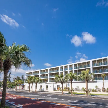 KARIYUSHI LCH.RESORT on The Beach