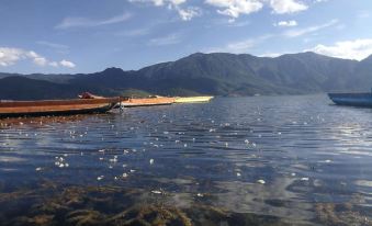 Bujian Bunian Inn Lugu Lake