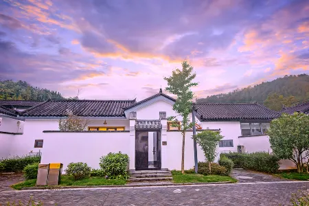 Yueting hot spring villa in Tengchong Отели рядом с достопримечательностью «Mayu Valley Hot Spring Town»