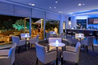 Mediterranean Beach Hotel - Bars
