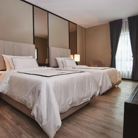 Corsica Hotel Отели рядом с достопримечательностью «Аутлет-центр Johor Premium Outlets»
