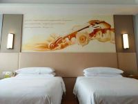 维也纳国际酒店(海口高铁城西站店) - 行政双床房