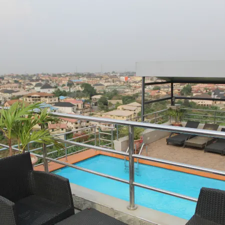 De Grandeur Tower Apartment