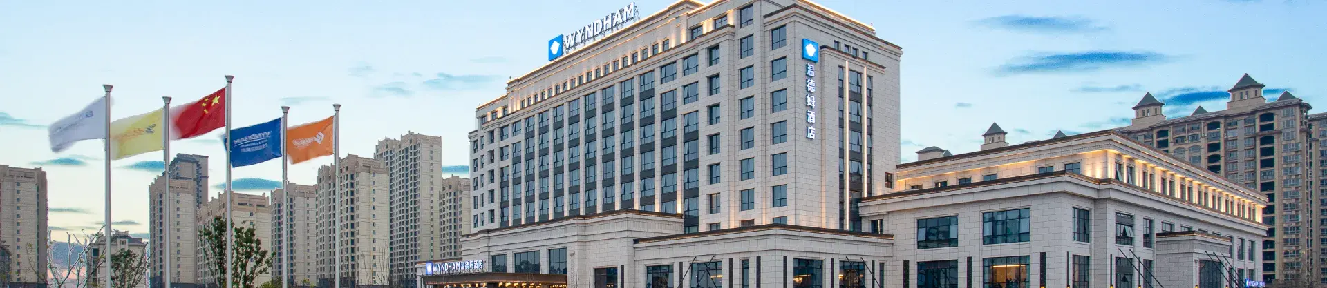 Khách sạn cao cấp