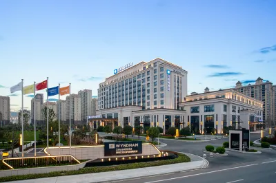 Wyndham Hotel Yushu River Hotels near Caoxi Park