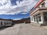 Purang Xinyue Hotel
