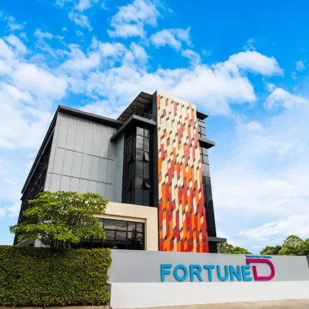 Fortune D Hotel Phitsanulok Отели рядом с достопримечательностью «Дворец Чан»