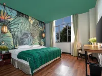 Country Garden Phoenix Hot Spring Center Soup Kitchen Hotels in Xianning