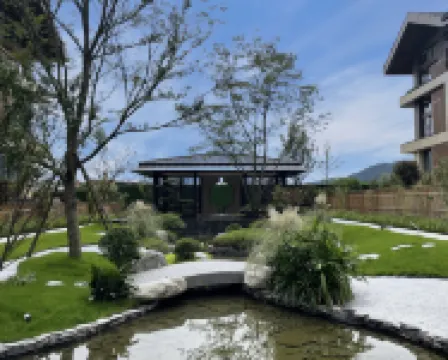 คอร์ทยาร์ดฟลาวเวอร์ฟอลล์ทเวลฟ์ เขาชิงเฉิง โรงแรมใกล้พระราชวังหลวงเชียง