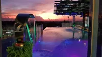 BlueTel Re'sidencE Bangkok IMPACT-1 Time Drop-Off Service to IMPACT OR MRT (MTO2) - Swimmingpools