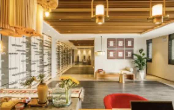 Fuxian Lake Grand View Resort (Guanglong small town)