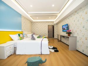 Golden Phoenix Theme Business Hotel (Mianzhu Central Plaza)