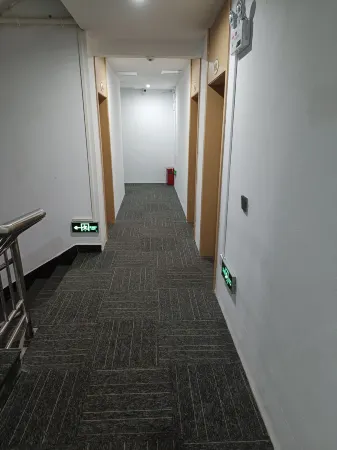 DONGANDAXINBINGUAN Отели рядом с достопримечательностью «Shude Mountain Villa»