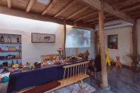 Tonglu Taotaoshanju Hot Spring  •River Tracing B&B