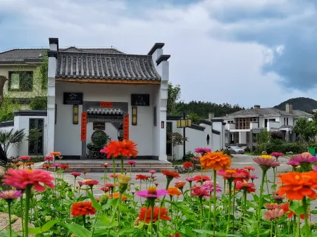 Jiuhua Yuanzi Holiday Villa Отели рядом с достопримечательностью «Jiuhuashan Wanghua Temple (Southeast Gate)»
