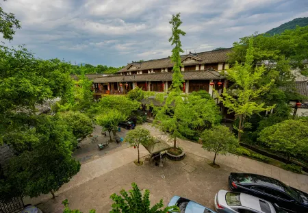 Pengzhou Longhuai Hotel Отели рядом с достопримечательностью «Danjing Mountain»