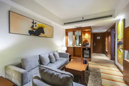 Novotel Zhengzhou  Convention  Center Отели рядом с достопримечательностью «Zhengzhou Zoological Garden»