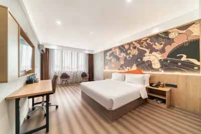 Lai Ke You Theme Hotel (Shangrao City Center Plaza Pedestrian Street) Hotels near Shangrao Normal University (West to Xinzhou Maojialing Choukou Community Health Service Station)