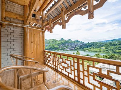 Furong Town Waterfall View Inn