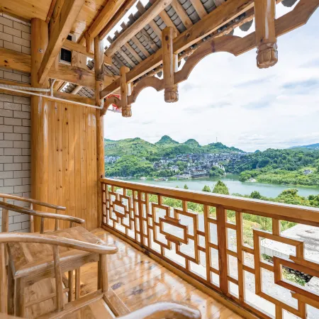 Furong Town Waterfall View Inn