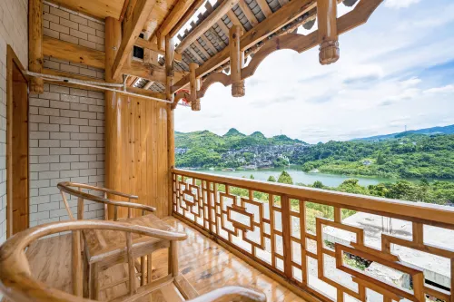 Furong Town Waterfall View Inn