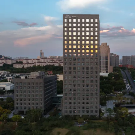 Hotel-T Отели рядом с достопримечательностью «Площадь Звездного Флота»