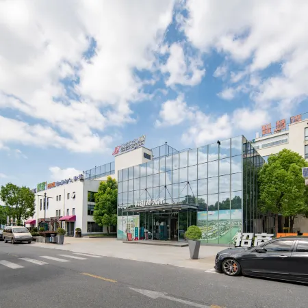 Jinjiang Inn (Shanghai Zhihui Yuan Qu Hulan Road Metro Station) Отели рядом с достопримечательностью «Шанхай коммуникейшенс Политекник»