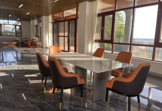 4. 우창 항구 호텔..