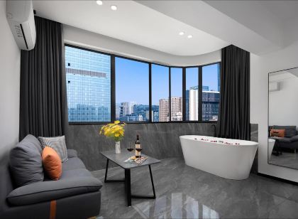 Qinghuan Light Luxury Hotel (Changsha Wuyi Square IFS International Financial Center)