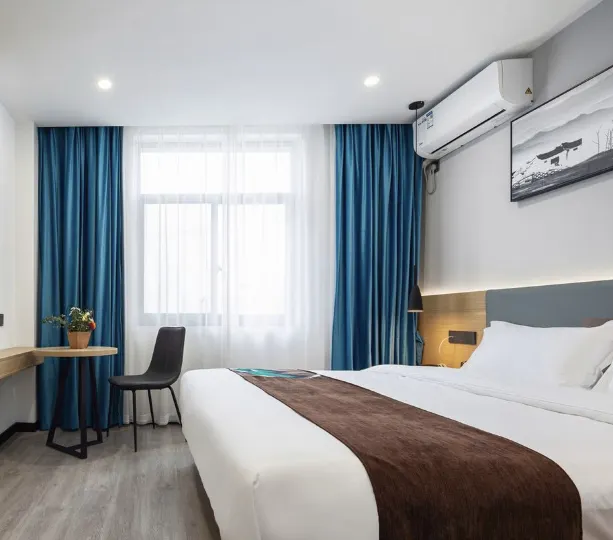 Duomei Light Luxury Apartment (Xiamen North Railway Station Shop)
