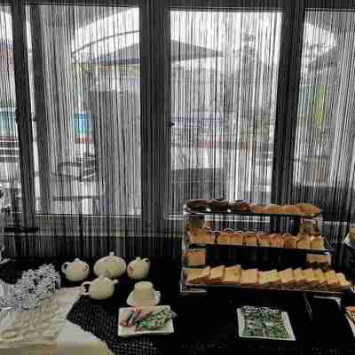 L. A Kings Hotel Dining/Meeting Rooms