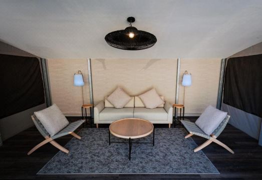 문 리트리트 바이 샤르자 컬렉션 외관