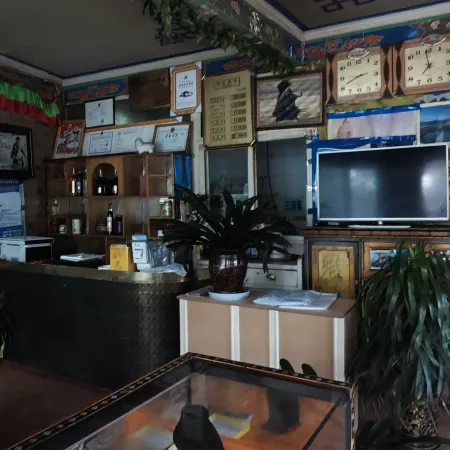 Lhasa Luolin Tibetan Family Hotel