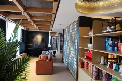 Splendid Entertainment Hotel (Guiyang Xintianzhai Xintian Metro Station Store) Hotel a 