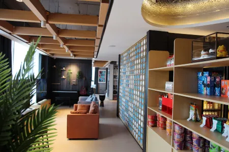 Splendid Entertainment Hotel (Guiyang Xintianzhai Xintian Metro Station Store) Отели рядом с достопримечательностью «Guizhou Botanical Garden»