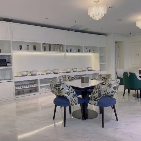 Hepburn Hotel Dongning