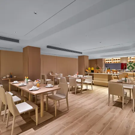 Vienna 3 Best Hotel (Zhangmutou Guanyin Mountain Scenic Area) Отели рядом с достопримечательностью «Железнодорожная станция Чжанмутоу»