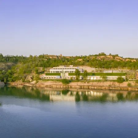 Yunzhu Lake Holiday Inn