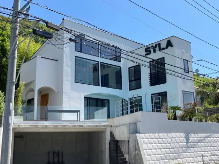 Syla Hotel Pool Villa Отели рядом со станцией JR Yokosuka station