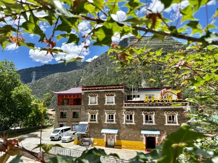 YaJiangMADaoHomestay Отели рядом с достопримечательностью «318 Self-Driving Campground»