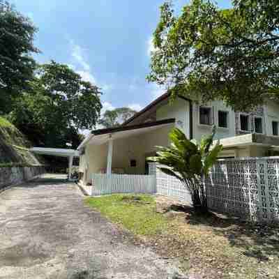 유북의 부킷 툰쿠 그란데 빌라 Hotel Exterior