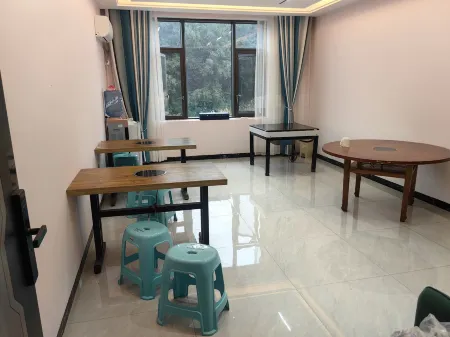 Xiuwen Ziyu Homestay Отели в г. Сювэнь