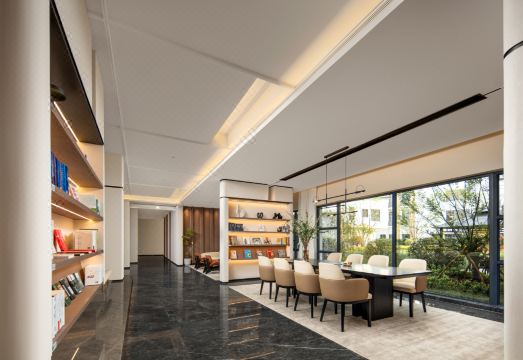 아투어 호텔의 친절한 직원 이미지