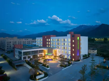 Holiday Inn Express Xi'an Caotang Technology Park (BYD Second Factory) Отели рядом с достопримечательностью «Northwestern Polytechnical University (Chang'an Campus)»