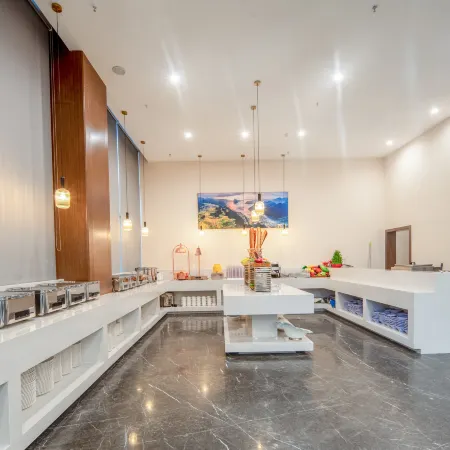 Jinzhou Hotel (Mengle City, Jishan Square, Xingyi)