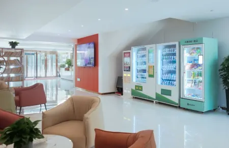 Elong ME Hotel (Yili Kuytun City Center Park) Отели рядом с достопримечательностью «KuiTunShi YinShi XiuXian YiTiao Jie»