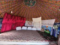 Sayram Lake Xingxing Yurt Homestay - Homestays